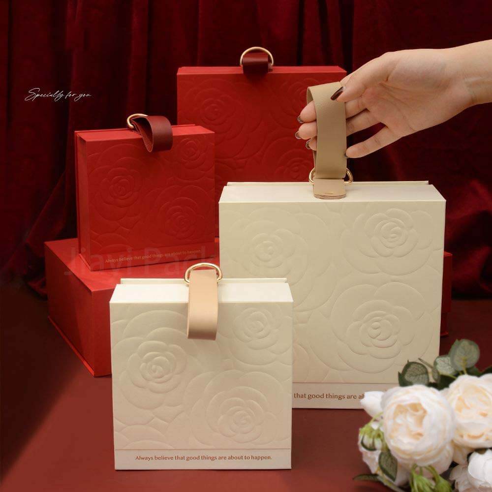Celebrate your bridesmaids with personalized gift boxes that blend elegance and creativity. Choose Jiayi Packaging's exquisite designs for memorable bridesmaid gifts.