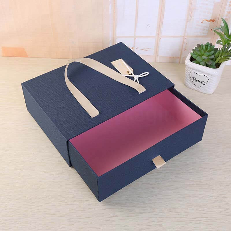 Customized gift boxes for men provider for Christmas, birthday parties,Father's Day and other occasions.Gift boxes suppliers and providers.